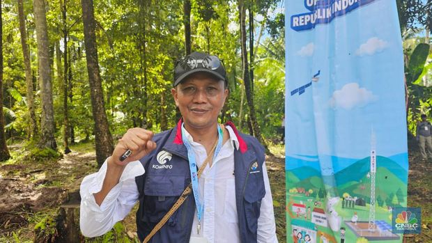 Benjamin Sembiring, pekerja tower BTS dari PT IBS. (CNBC Indonesia/Kartini Bohang)