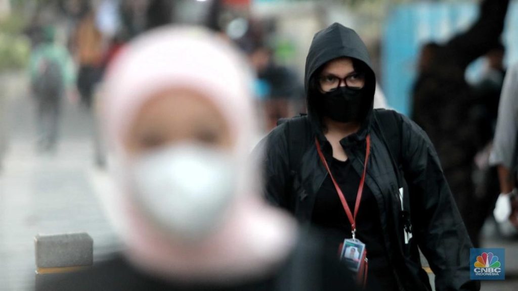 Tiba-tiba Sandi Uno Minta Turis Pakai Masker Lagi, Ada Apa?