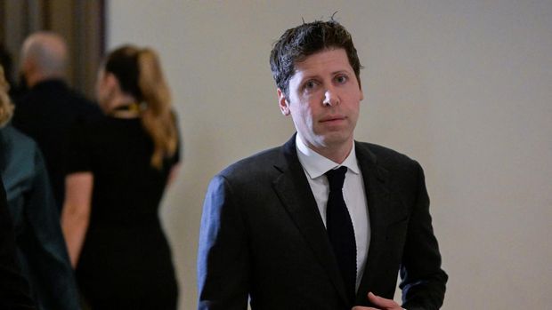 Sam Altman, CEO pembuat ChatGPT OpenAI, tiba di Forum Wawasan Kecerdasan Buatan (AI) bipartisan untuk semua senator AS yang diselenggarakan oleh Pemimpin Mayoritas Senat Chuck Schumer (D-NY) di US Capitol di Washington, AS, 13 September 2023. (REUTERS/Craig Hudson)