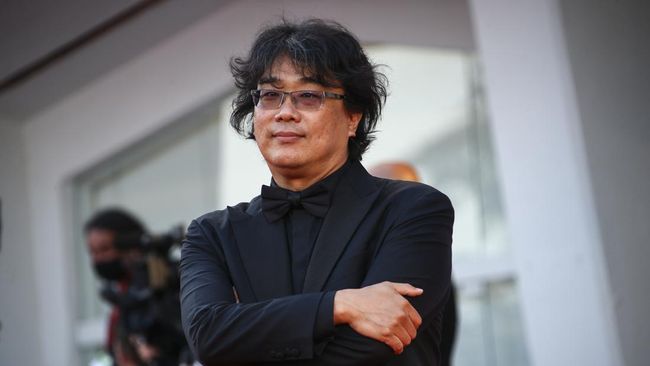Sutradara ‘Parasite’ Desak Penyelidikan Kematian Lee Sun Kyun