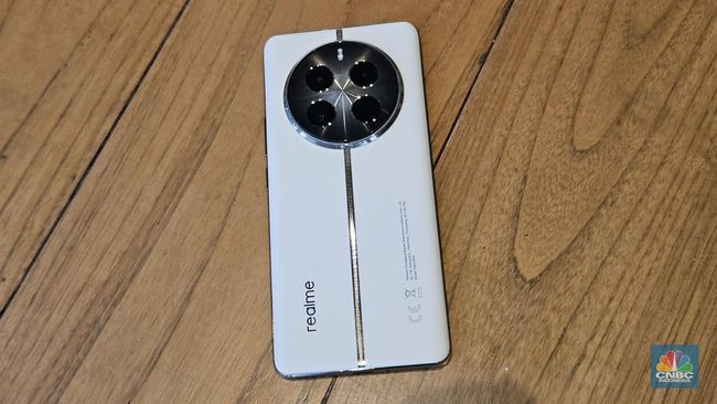 Hands-On Realme 12 Pro Plus 5G, HP China Murah Pakai Kamera Periskop