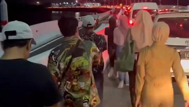 Viral Turis Bali Jalan Kaki ke Bandara, Ternyata Ini Masalahnya