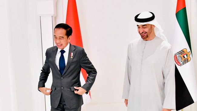 Jokowi Bisik-Bisik ke MBZ Minta Bangun Kampus Masa Depan