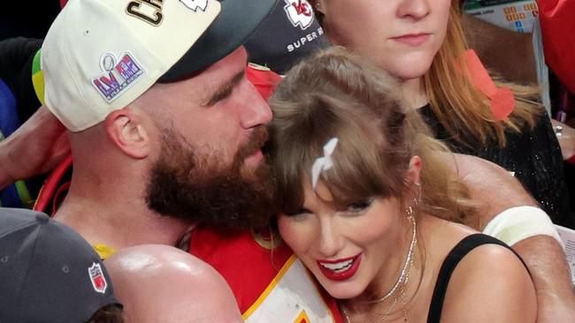 Viral Taylor Swift Cium Pacar di Super Bowl, Disiarkan Sedunia