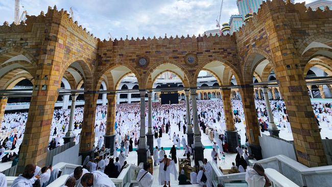 Sambut Ramadan, 25.000 Karpet Baru Digelar di Masjidil Haram