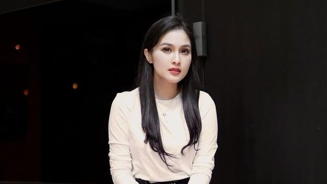 Segini Harga Rolls Royce Kado Ulang Tahun Sandra Dewi yang Disita