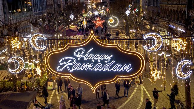 Sejarah Baru, Lampu Ucapan Ramadan Hiasi Kota Frankfurt, Jerman