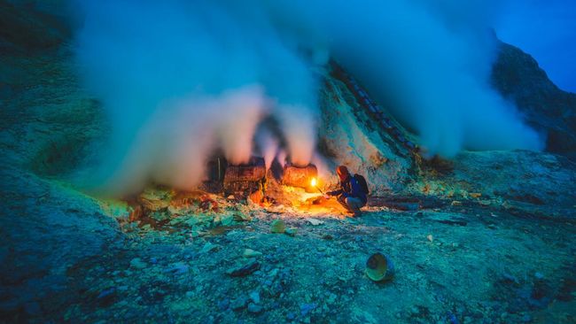 Turis China Tewas Jatuh ke Kawah Ijen, Sandiaga Uno Buka Suara
