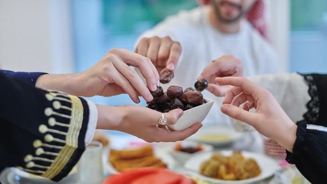 Jadwal Buka Puasa & Maghrib Hari ini, Senin 1 April 2024
