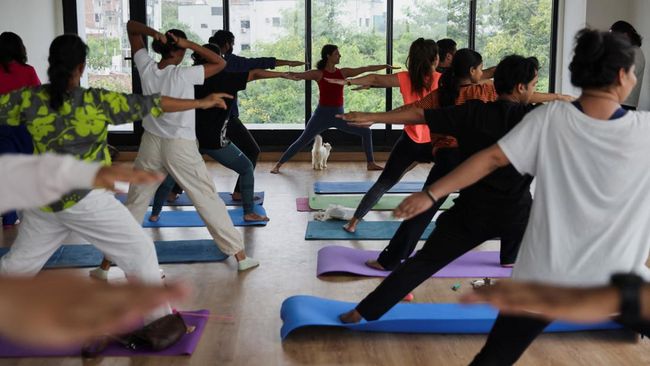 Yoga atau Pilates, Mana yang Lebih Efektif Bakar Lemak Perut?