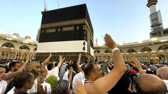 Viral Fenomena Warga RI Ketemu Nabi Virtual sampai Menangis
