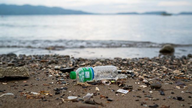 Warga Indonesia Paling Banyak Makan Plastik, Ini 5 Sumbernya