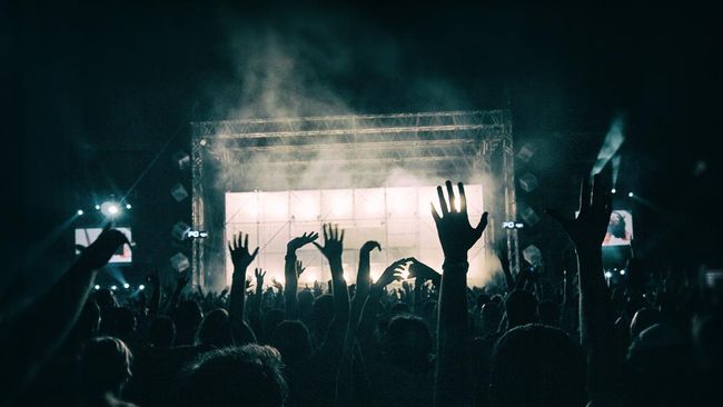 Banyak Gen Z Nonton Konser Pakai Kartu Kredit, Ini Alasannya