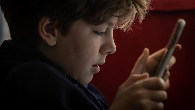 Bill Gates Ungkap Usia Anak Boleh Punya HP Sendiri yang Paling Tepat
