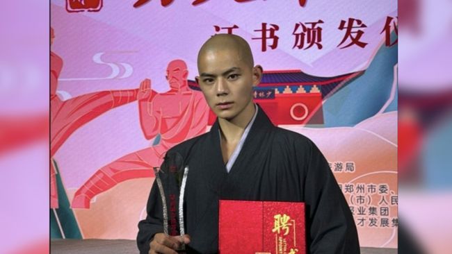 Qiu Feng, Biksu Terganteng asal China Meninggal dalam Kecelakaan