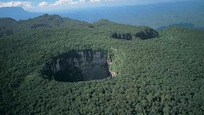Sinkhole Telan Turis, Ilmuwan Tunjuk Lokasi di Indonesia
