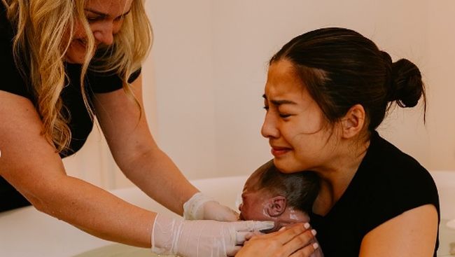 Mengenal Metode Water Birth yang Dipilih Nikita Willy Saat Melahirkan